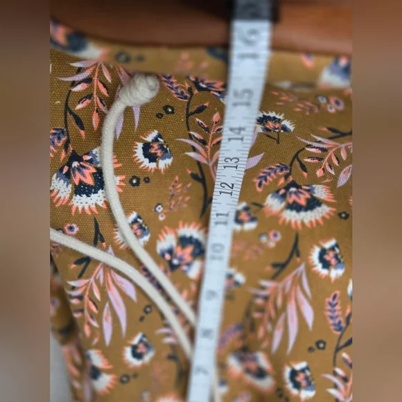 Universal Thread Canvas Floral print drawstring bucket style bag backpack - Picture 8 of 11